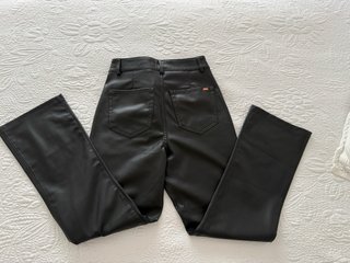 Pantalón efecto piel mini flare Zara Talla 36
