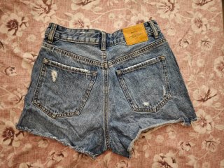 Shorts di jeans strappati