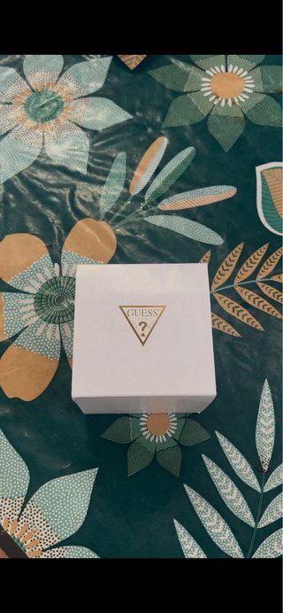 Reloj Guess Dorado