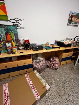 Escritorio de madera multicolor
