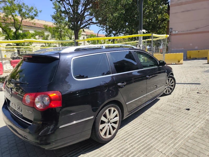 Volkswagen Passat 2009 - foto 1