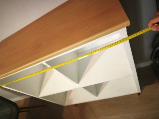 Estantería blanca y madera