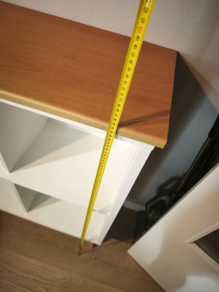 Estantería blanca y madera