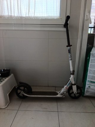 Patinete blanco plegable