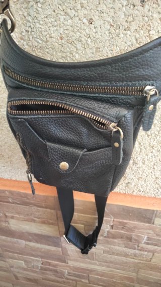 Pernera de piel negra