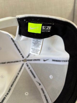Gorra Nike Blanca con logo bordado Talla Única