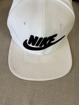 Gorra Nike Blanca con logo bordado Talla Única