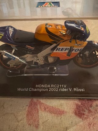 Modellino Moto Honda RC211V Rossi