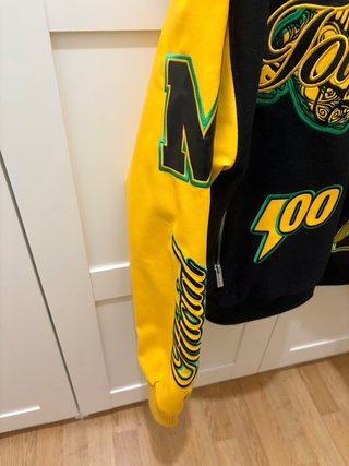 Chaqueta Bomber BoohooMAN Negra y Amarilla