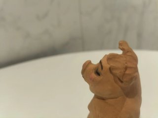 Cerdito de cerámica decorativo