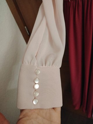 Vestido SILVIA NAVARRO rosa y morado con cinturón.