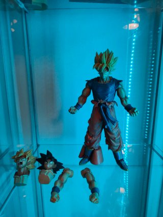 Figura Goku Super Saiyan Emoving Masterlise