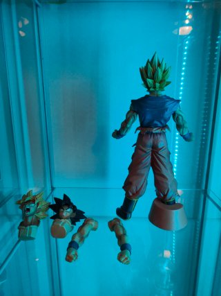 Figura Goku Super Saiyan Emoving Masterlise