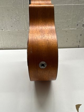 Ukelele soprano Tanglewood con previo enchufable