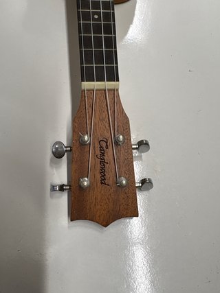 Ukelele soprano Tanglewood con previo enchufable