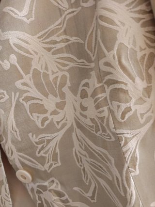 Chaqueta Punt Roma floral beige y blanco