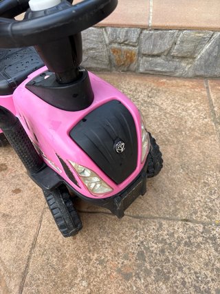 Tractor infantil rosa con remolque