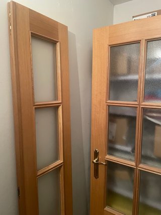 Puerta madera maciza y cristal