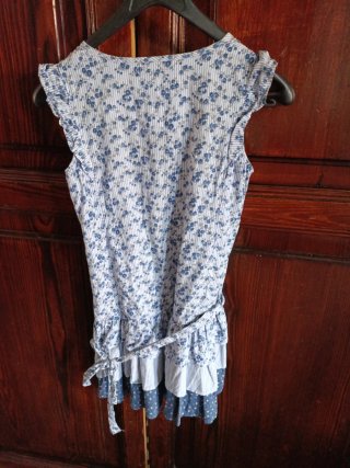 Vestido niña flores azul de Mayoral.