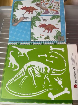 Livro de modelos com desenhos