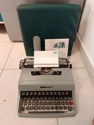 Macchina da scrivere Olivetti Lettera 32