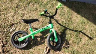 Bicicleta infantil sin pedales verde