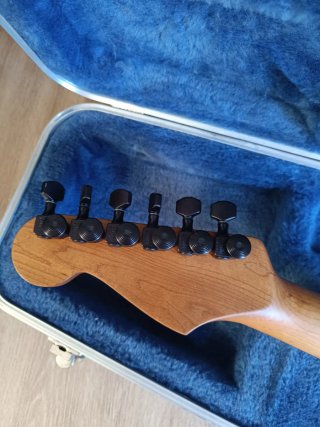 Guitarra Eléctrica MJT/Bezier Stratocaster