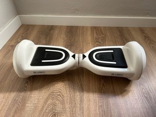 Patin electrico BLUOKO blanco con Bluetooth