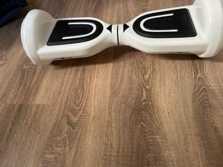 Patin electrico BLUOKO blanco con Bluetooth