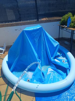 Piscina hinchable azul casi nueva