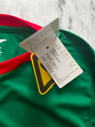Camiseta de fútbol Joma verde y roja nueva.