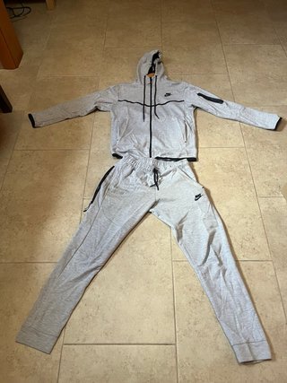 Conjunto chándal Nike Tech Gris