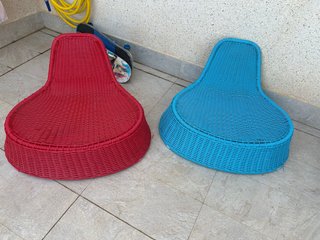 Pouf in vimini per terrazzo blu e rosso, prezzo negoziabile