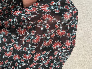 Blusa estampada flores transparente manga larga