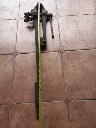 Tornillo de banco de herrero antiguo