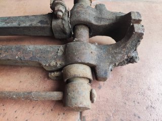 Tornillo de banco de herrero antiguo