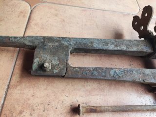 Tornillo de banco de herrero antiguo