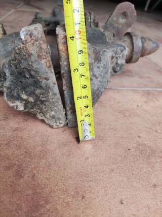 Tornillo de banco de herrero antiguo