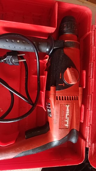 Taladro percutor Hilti con maletín