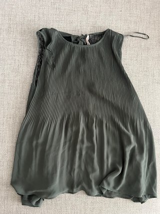 Blusa verde con encaje y lazada