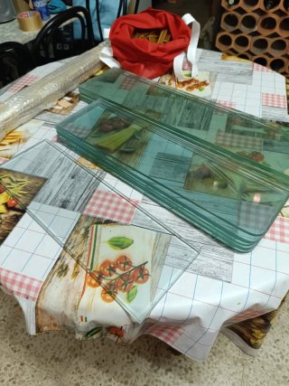 Estantería de aluminio dorada