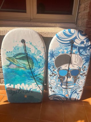 Tabla de surf infantil con diseño calavera