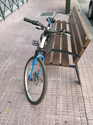 Bicicleta montaña blanca y azul precio negociable