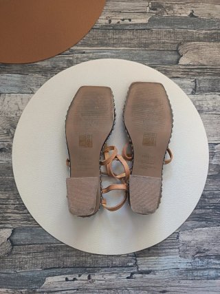 Sandalias de piel con tachuelas ♡ TOPSHOP * 37