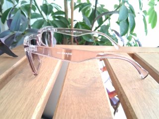 Gafas de sol rosas y marrones
