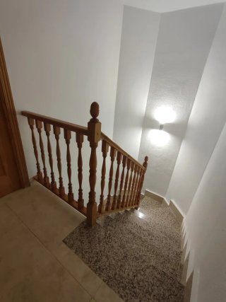 Barandilla de madera maciza para escalera