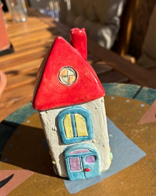 Casita cerámica techo rojo