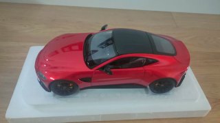 Aston Martin Vantage Autoart 1:18