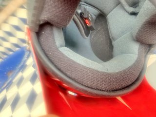 Casco de moto infantil rojo y gris