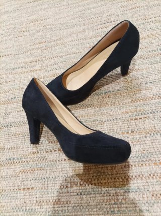 Zapatos de tacón azul marino